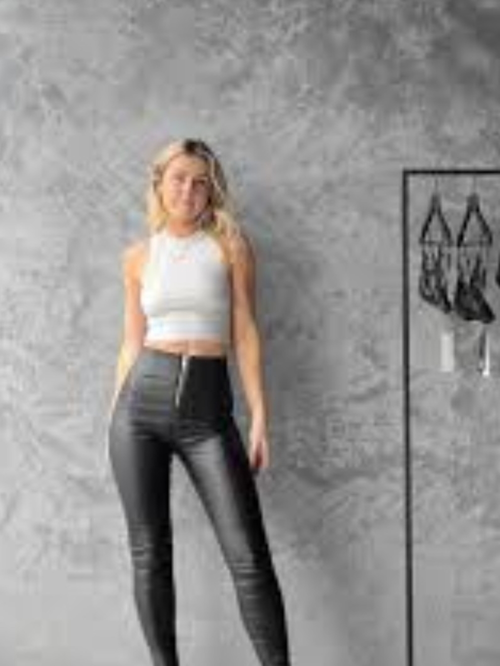 High-Rise Faux Leather Skinny Pants - Black